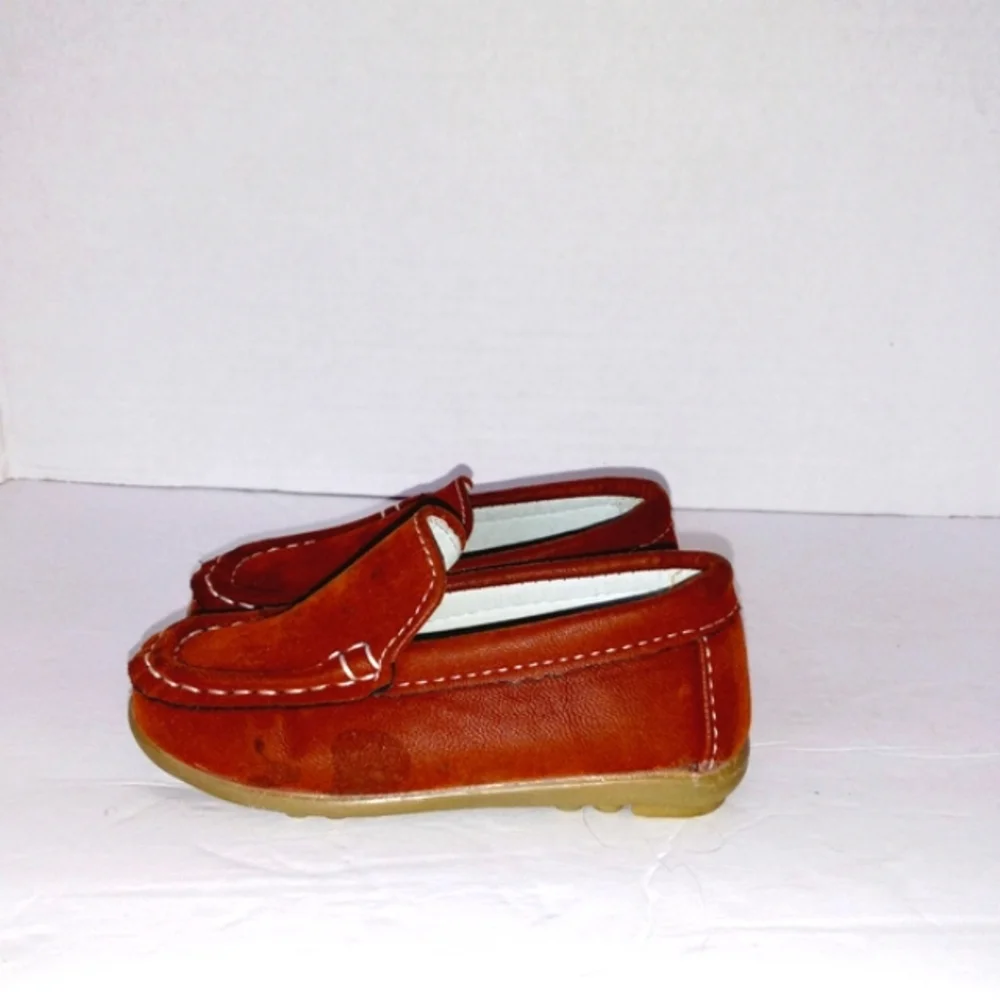 Conda size 23 (US 7) faux leather slip on loafers